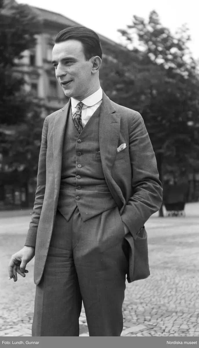 Motiv: (ingen anteckning) ;
Tom kontaktkarta, anteckningar på kontaktkarta 282 "turist på alptopp" 283 - 308 "div. bekanta o obekanta i Berlin 1925 - 27"