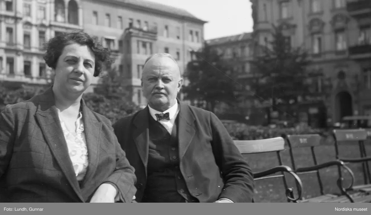 Motiv: (ingen anteckning) ;
Tom kontaktkarta, anteckningar på kontaktkarta 282 "turist på alptopp" 283 - 308 "div. bekanta o obekanta i Berlin 1925 - 27"