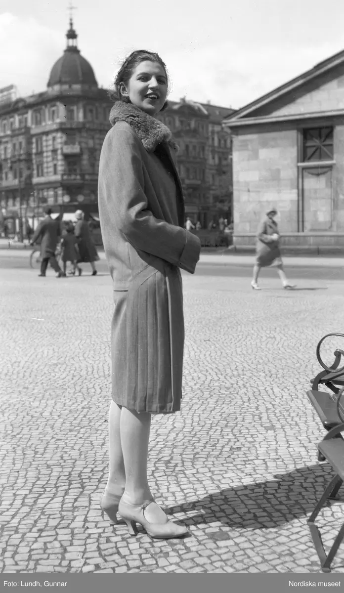 Motiv: (ingen anteckning) ;
Tom kontaktkarta, anteckningar på kontaktkarta 282 "turist på alptopp" 283 - 308 "div. bekanta o obekanta i Berlin 1925 - 27"