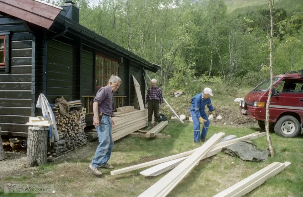 "Brandstad". Transport av material til uthus Brandstadbu.