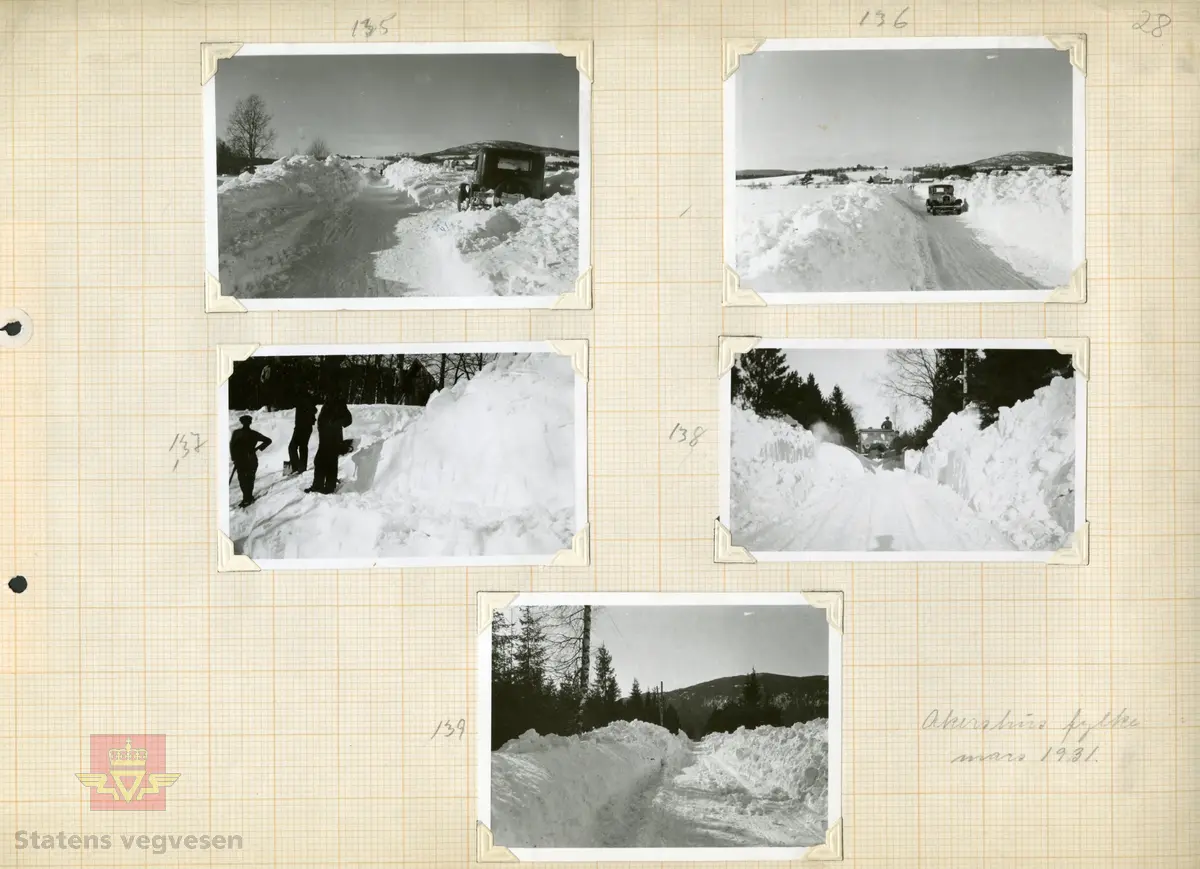 Tekst bakpå bildet: Fra "Minnemoen." Riksveien (Trondhjemsveien). Efter snestorm 12-14 mars 1931. 
Fig. 2, 3, 5. Trondhjemsveien i Eidsvolll etter snestorm 12-14 mars 1931. Jf.  "Meddelelser fra Veidirektøren Nr. 10- og Nr. 11-1931: "Snerydningen på våre veier vinteren 1930-1931". Se Nr.1-1932 side 11. (forts. fra Nr. 11-1931 s.171) Akershus fylke. 

Bilde 2) Helside i album "Snebrøyting og sneskjermer."

Se vedlegg i Nedlastinger lenger ned på siden. 
Ref. til "Meddelelser fra Veidirektøren", Nr. 3-1930,  "Snebrøytingsforsøk med 6-hjulere," av overingeniør N. Saxegaard.