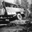 Terrängbil m/1942 M, Klöckner. Vid sidan av vägen.