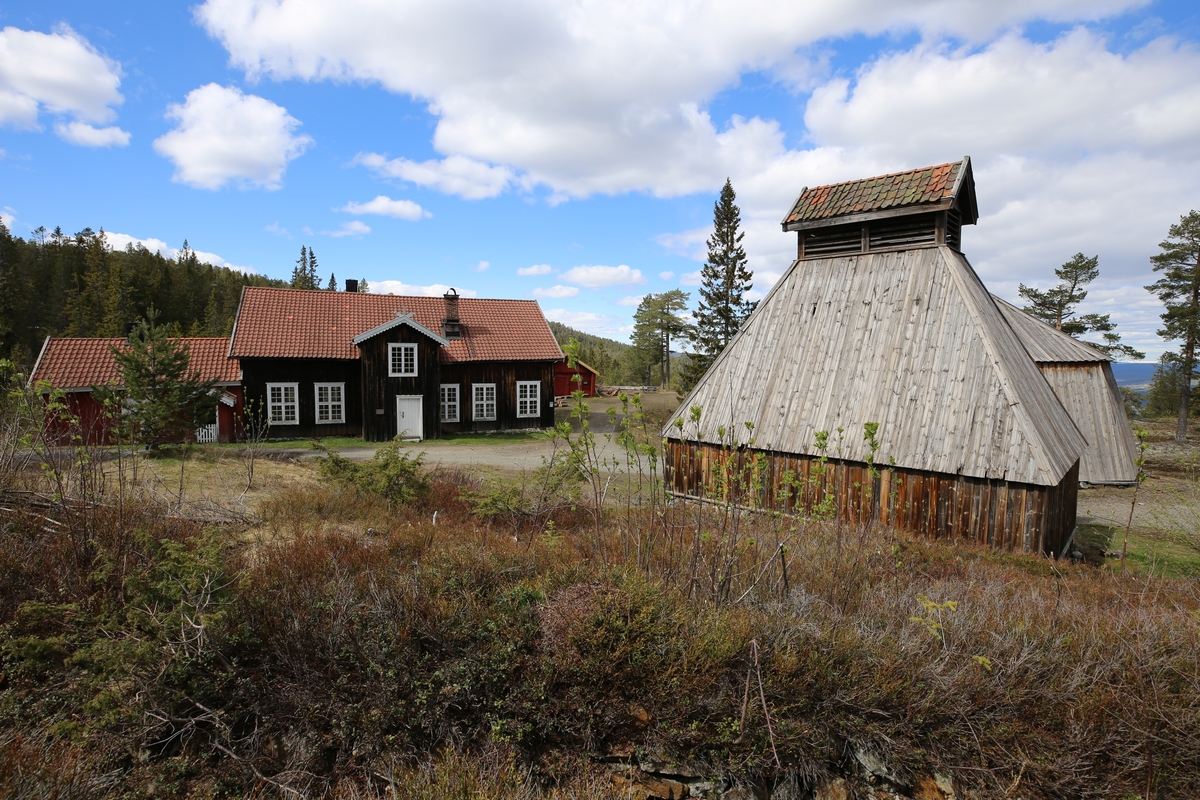 Et Kahus er en overbygning over en sjakt. Reisverk med bordtak. Rekonstruert i 1971
