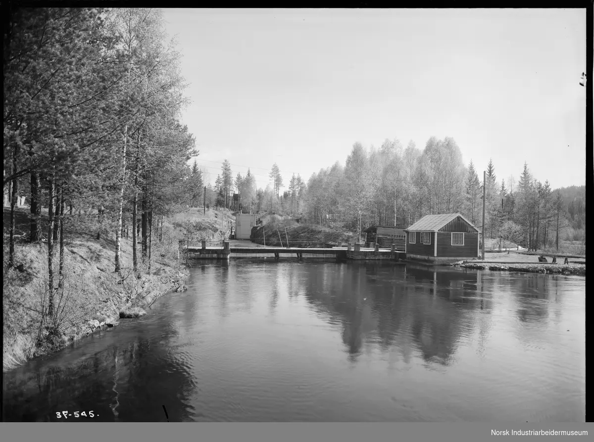 Svelgfoss kraftstasjon l. Inntakskanal for kraftstasjon.