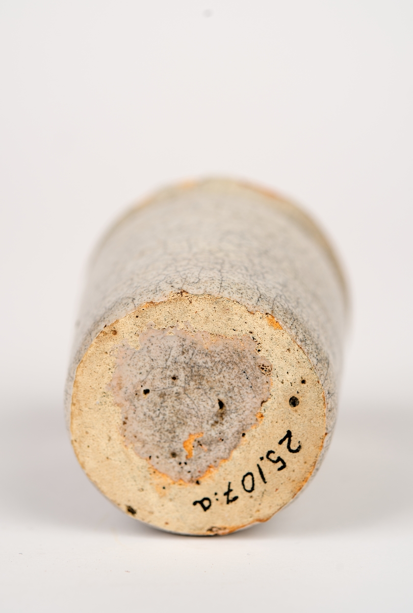 Föremålets form: Rund, plan botten