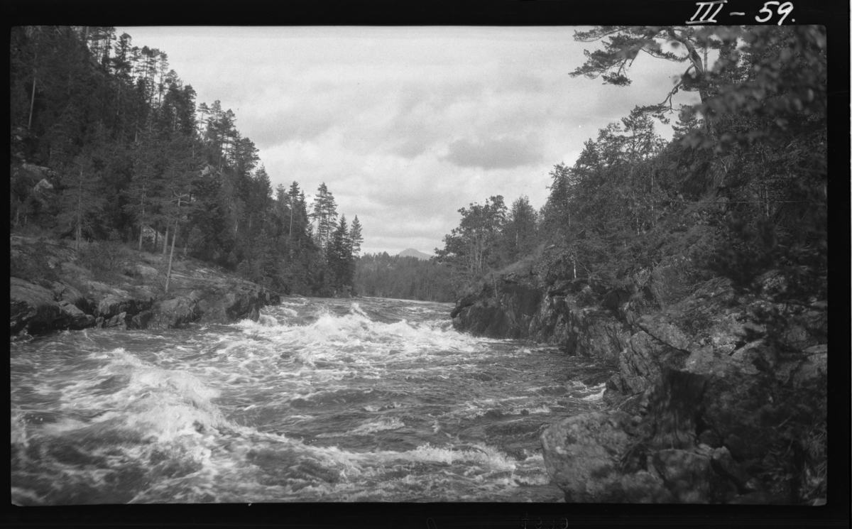 Gjøv. 200 meter ovenfor Onevassbekk. Bildet tatt fra bredde ved Stavevja.