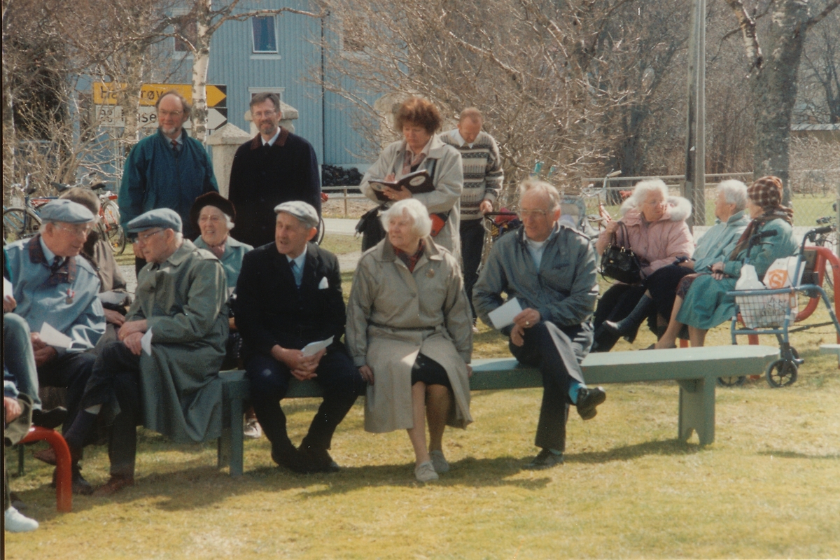 Ved kirka på Nesna, 50 års jubileet for frigjøringa i 1945, 8. mai 1995