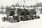 Strålkastare typ ZH 150 på automobilsläpvagn. Tillverkad av Svenska Instrument Aktiebolaget (SIA).

Strålkastarna uppställda på Artillerigården vid Armémuseum.