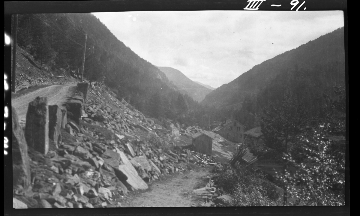 Trettvollen. Gråurhølen. Driva. "Oppover fra nedre enda av Gråuren". Bildet tatt i retning "Stegeren" (Stekersetra?).