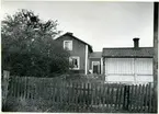 Odensvi sn, Köping, Brandsta.
Gården från väster, 1949.