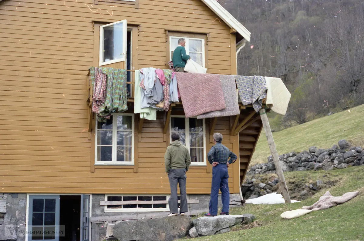 Lufting av Sengeklær Hoemsbu.