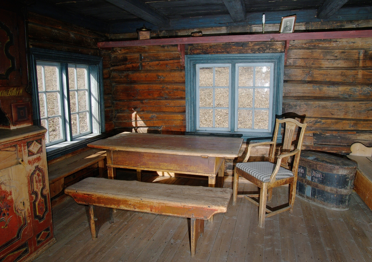 Lærarbustad frå 1800-talet etter folkeminnesamlaren, omgangsskulelæraren, bonden, kyrkjesongaren og kjøkemeisteren Andris Eivindsson Vang.