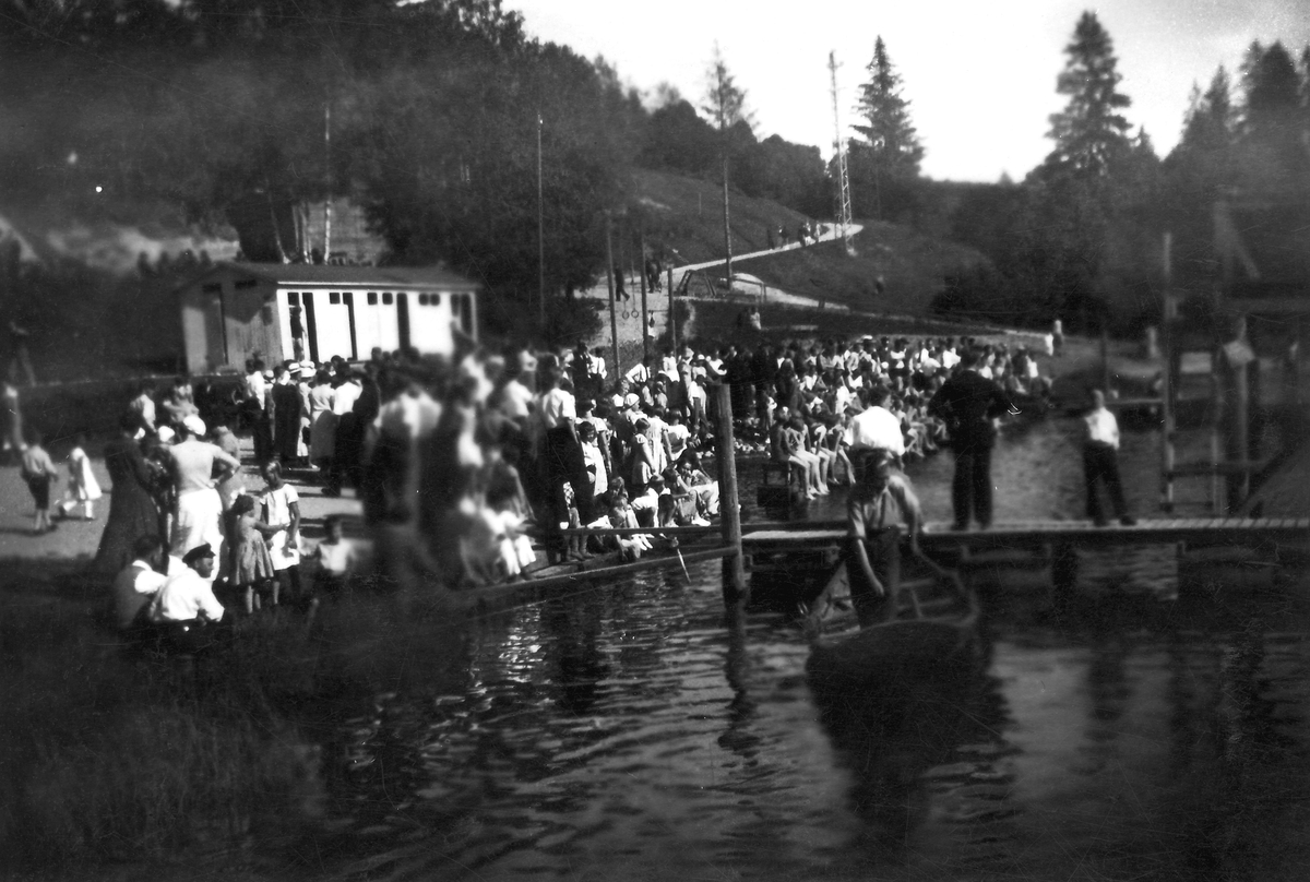 Falkumlia Bad. Bildeserie.
Båten Ramona.