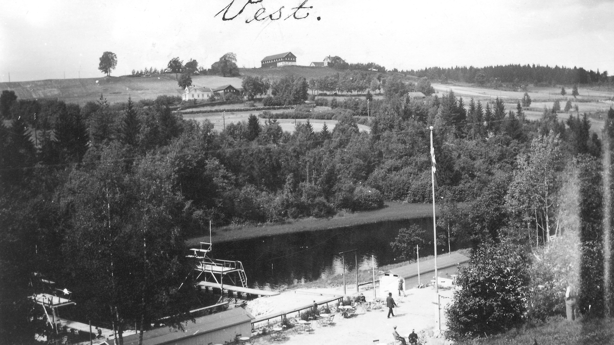 Falkumlia Bad. Bildeserie.
Båten Ramona.