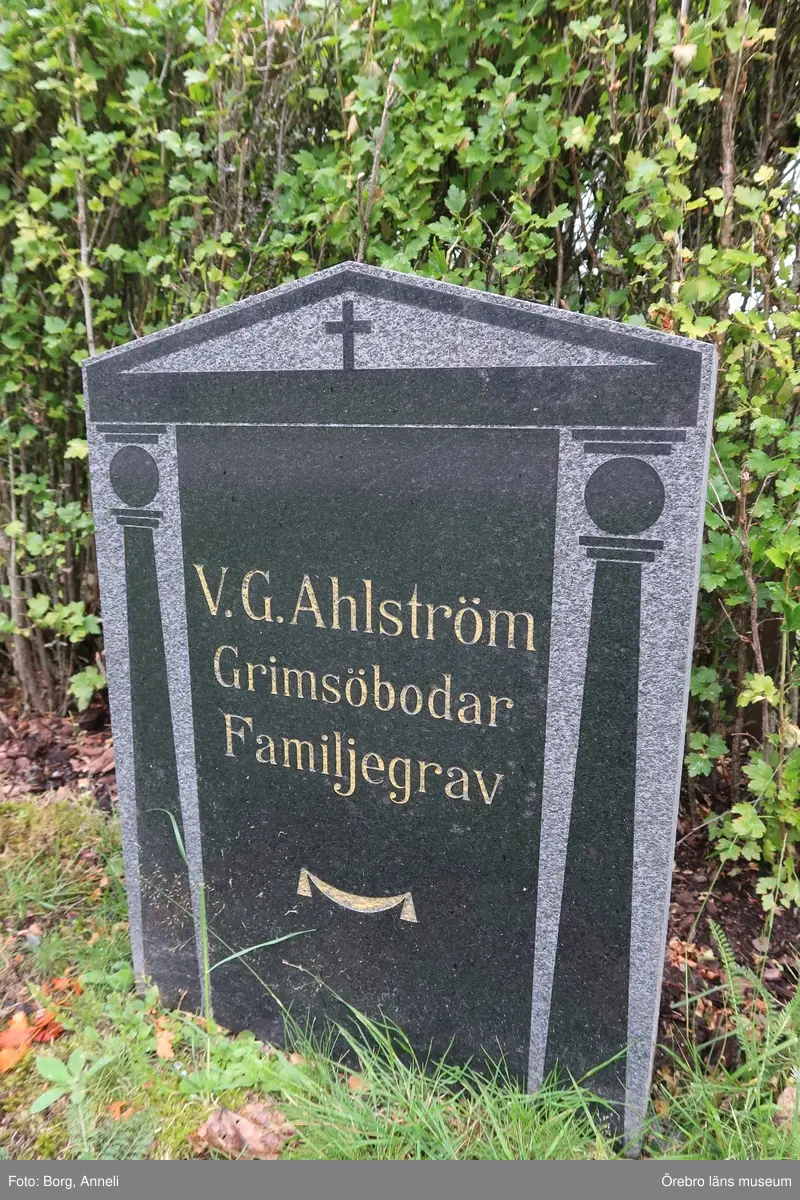 Fotoprotokoll

Acc. Nr. OLM-2019-403_1-45
Örebro läns museums diarienummer: 2016.230.125
Fotograf: Anneli Borg 
Objekt: Ramsbergs nya kyrkogård
Kommun: Lindesbergs kommun
Län: Örebro
År: 2019

Motiv: 
1-45	Ramsbergs nya kyrkogård, gravvårdar