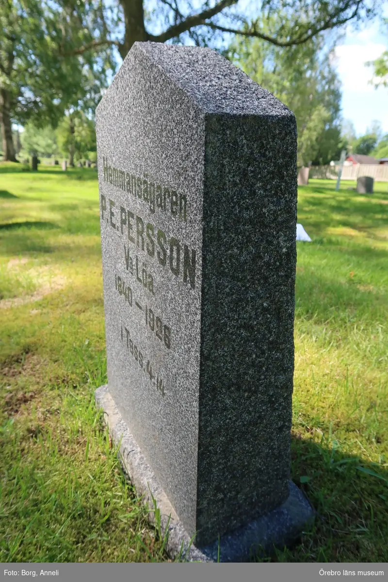 Fotoprotokoll

Acc. Nr. OLM-2019-400_1-45
Örebro läns museums diarienummer: 2016.230.125
Fotograf: Anneli Borg 
Objekt: Ramsbergs nya kyrkogård
Kommun: Lindesbergs kommun
Län: Örebro
År: 2019

Motiv: 
1-45	Ramsbergs nya kyrkogård, gravvårdar