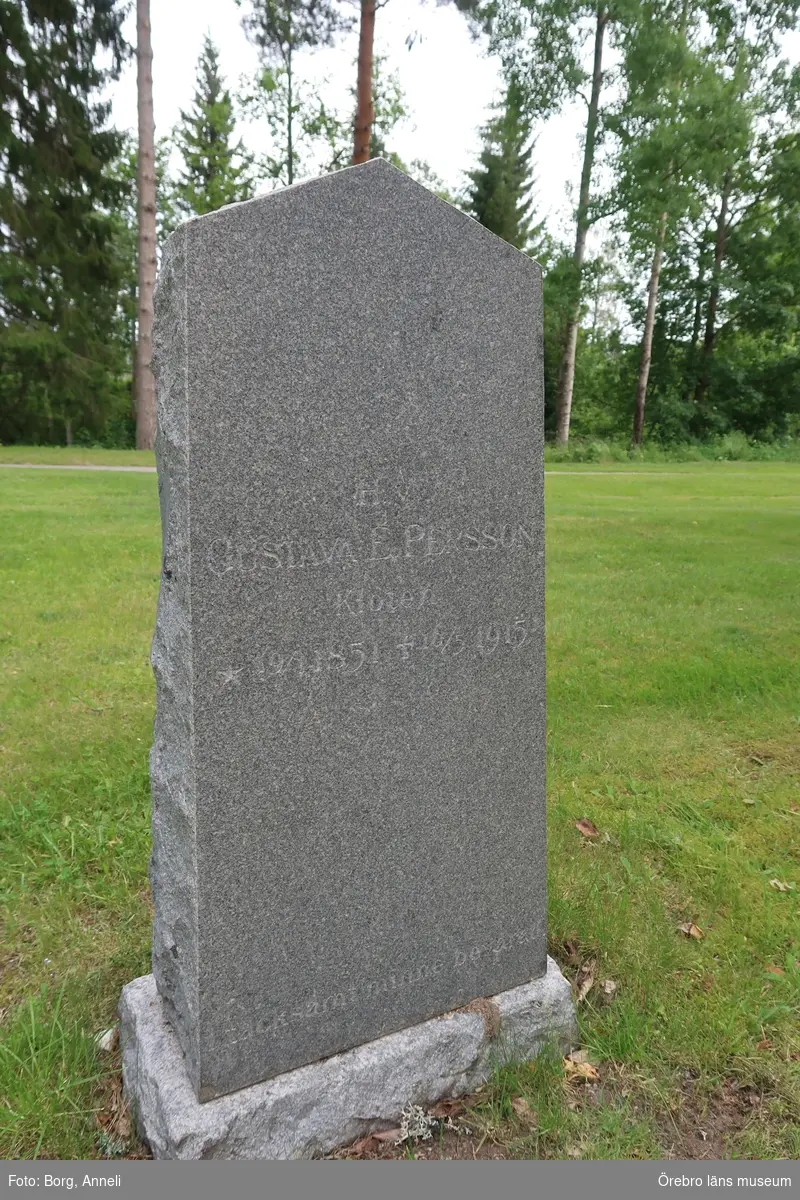 Fotoprotokoll

Acc. Nr. OLM-2019-402_1-45
Örebro läns museums diarienummer: 2016.230.125
Fotograf: Anneli Borg 
Objekt: Ramsbergs nya kyrkogård
Kommun: Lindesbergs kommun
Län: Örebro
År: 2019

Motiv: 
1-45	Ramsbergs nya kyrkogård, gravvårdar