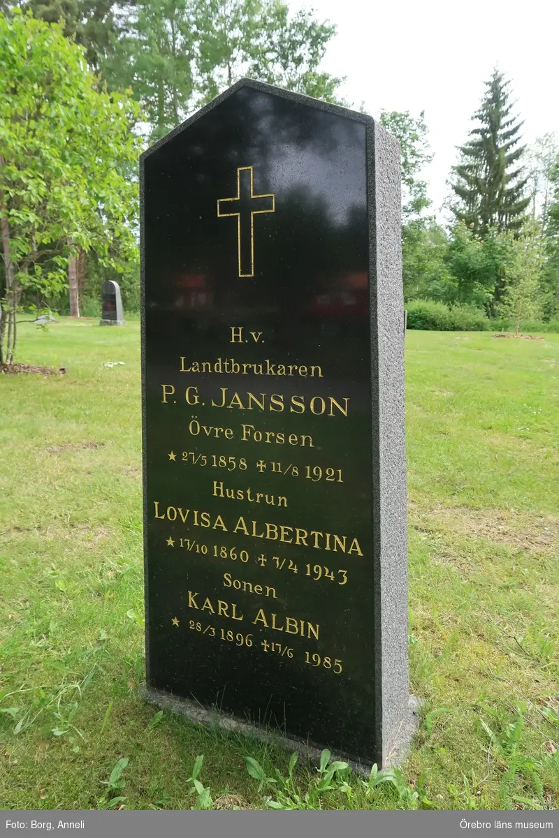 Fotoprotokoll

Acc. Nr. OLM-2019-400_1-45
Örebro läns museums diarienummer: 2016.230.125
Fotograf: Anneli Borg 
Objekt: Ramsbergs nya kyrkogård
Kommun: Lindesbergs kommun
Län: Örebro
År: 2019

Motiv: 
1-45	Ramsbergs nya kyrkogård, gravvårdar