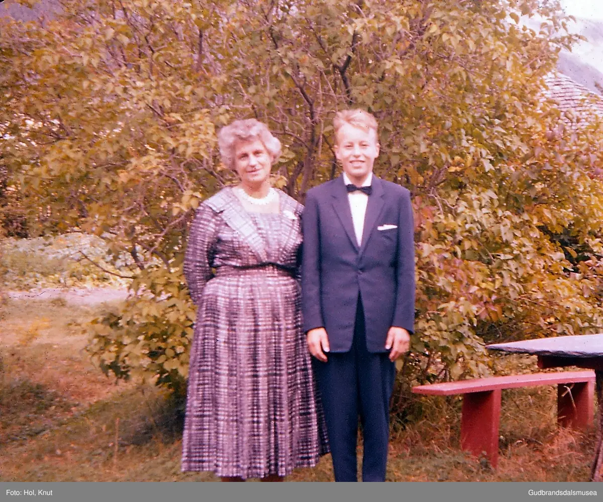 Ole Andreas Hol (f. 1947) som konfirmant saman med Mary Nordby