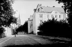 FOTO FRÅN SKARABORGSGATAN MOT DOMKYRKAN. TILL HÖGER STADSHOTELLET


Tillv.tid: 1927
Övriga nr: 409
Repro nr: 
Registrator: BS

RealNr: 363     Motiv_spec: STADSGATA

Proviens
Kod: 41
Yrke: Namn: GRANQVIST ANDERS
Land: 
Län: 16
Kommun: 
Stad: SKARA
By: 
Gård: 
Fastighet: 
Adress: 


Proviens
Kod: 21
Yrke: Namn: STADSHOTELLET
Land: 
Län: 16
Kommun: 
Stad: SKARA
By: 
Gård: 
Fastighet: 
Adress: JÄRNVÄGSGATAN