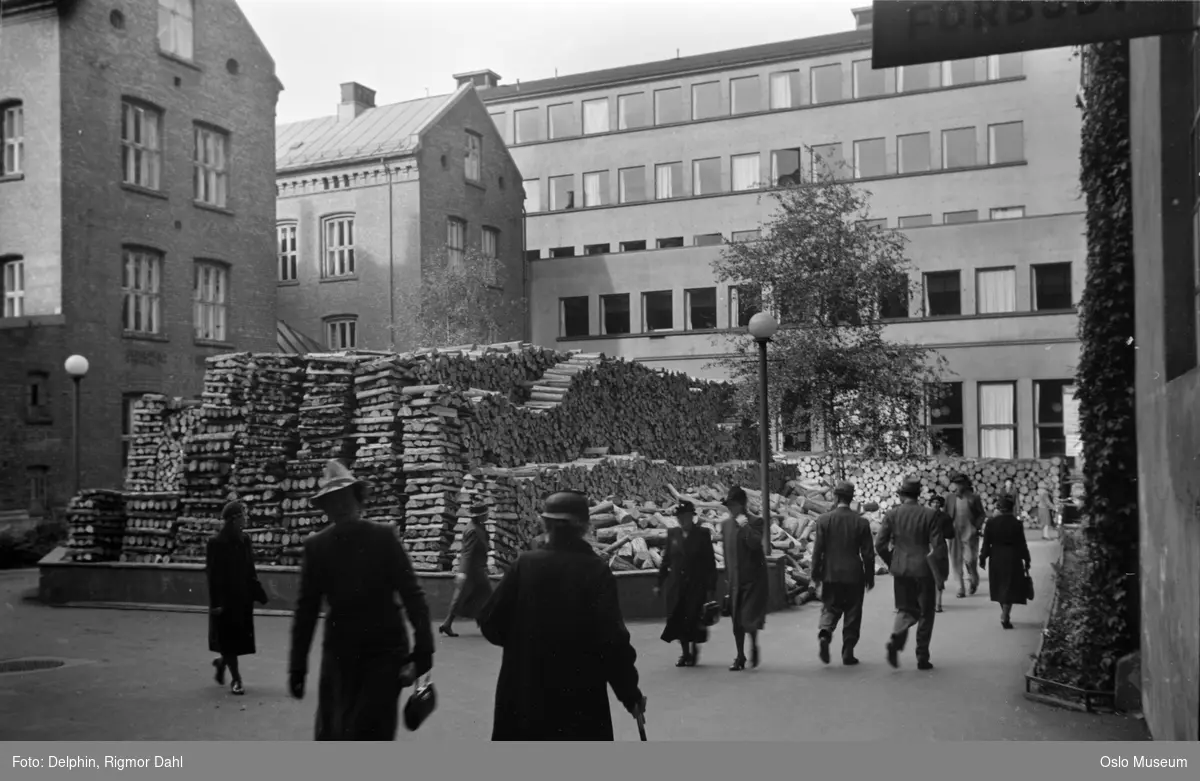 gårdsplass, vedstabler, mennesker, kontorbygninger, Dittenkomplekset