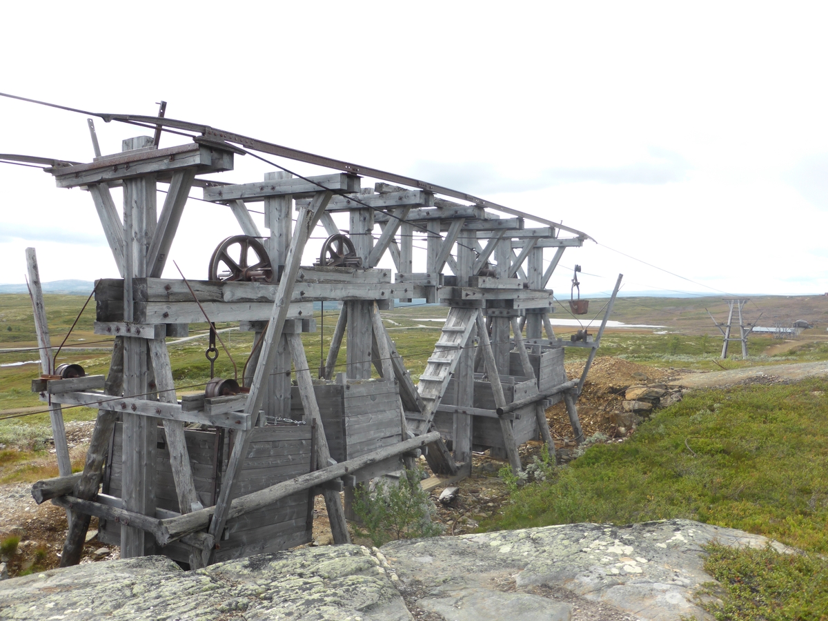 Taubanen på Storwartz ble satt opp i 1947. Opprinnelig sto den ved Muggruva, men ble flytta til Storwartz-området.
Banen har 14 bukker bygd av tre, og en strammebukk for stramming av kablene ved belastning. Banen er innrettet med et 2-tausystem med faste bæreliner i begge retninger og ei dragline som går rundt et draghjul i hver av taubanens endestasjoner. Banen ble drevet av en elektrisk motor som ytet ca. 22 hestekrefter. Motor og linetrekk er montert på endestasjonen på Storwartz. Motoren ga banen konstant hastighet på ca. 10 km/t.
