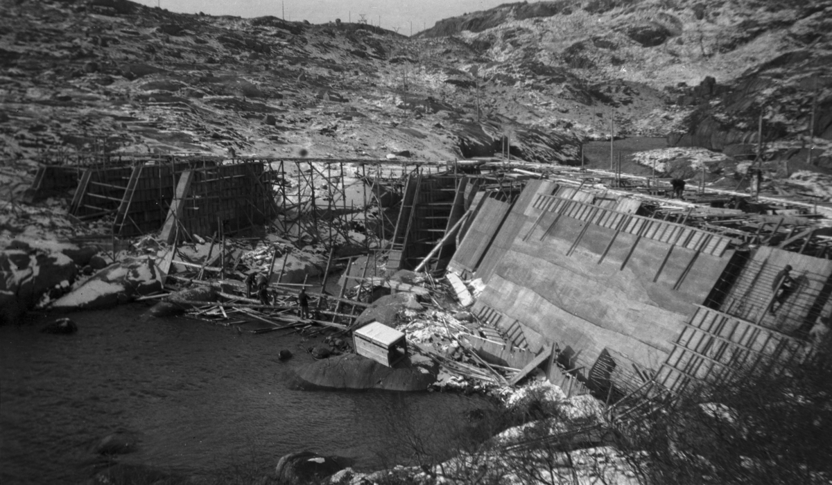 Dam ved Holmevann. 1920. Kraftanlegg I og dammer