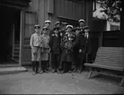 Paul Andersson som nybliven student, med kamrater, Västerås. 1914.