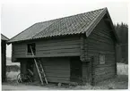 Ramnäs sn, Surahammar, 
Ludvigstorp västra, loftbod,  1967.