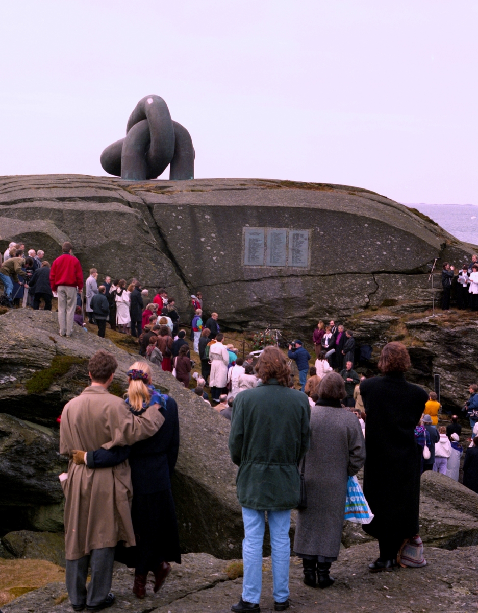 Avduking av minnesmerket etter "Alexander Kielland"-ulykken på Smiodden i Stavanger.