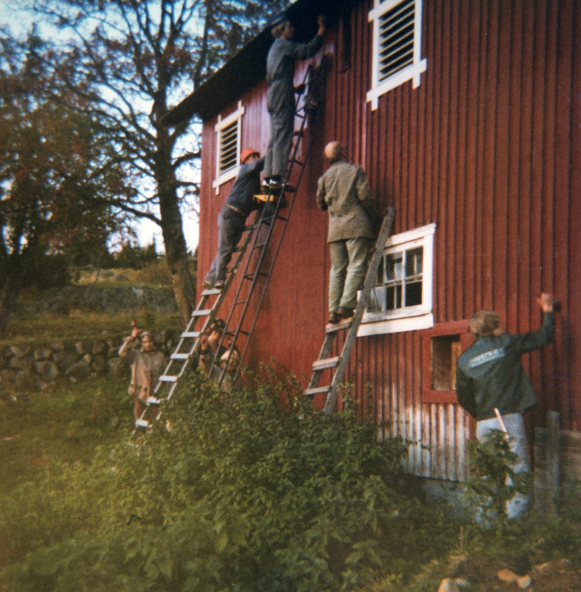 Hersjøvangen, Stange allmenning, dugnad, maling av uthus.