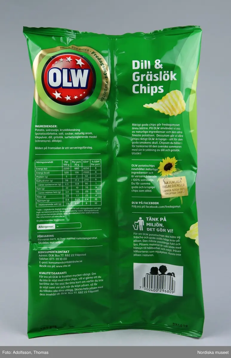 En klargrön chipspåse av mjukplast som tillverkas för att innehålla 300 gram Dill & Gräslök Chips/ potatischips. På framsidan sitter OLW:s logga i vitt och rött.  På påsens framsida står:
"HELA SVERIGES Fredagsmys * FAVORITER
PRECIS SOM DILL & GRÄSLÖK CHIPS SKA SMAKA
Dill & Gräslök Chips
300 g"

Lena Kättström Höök 2014-01-10