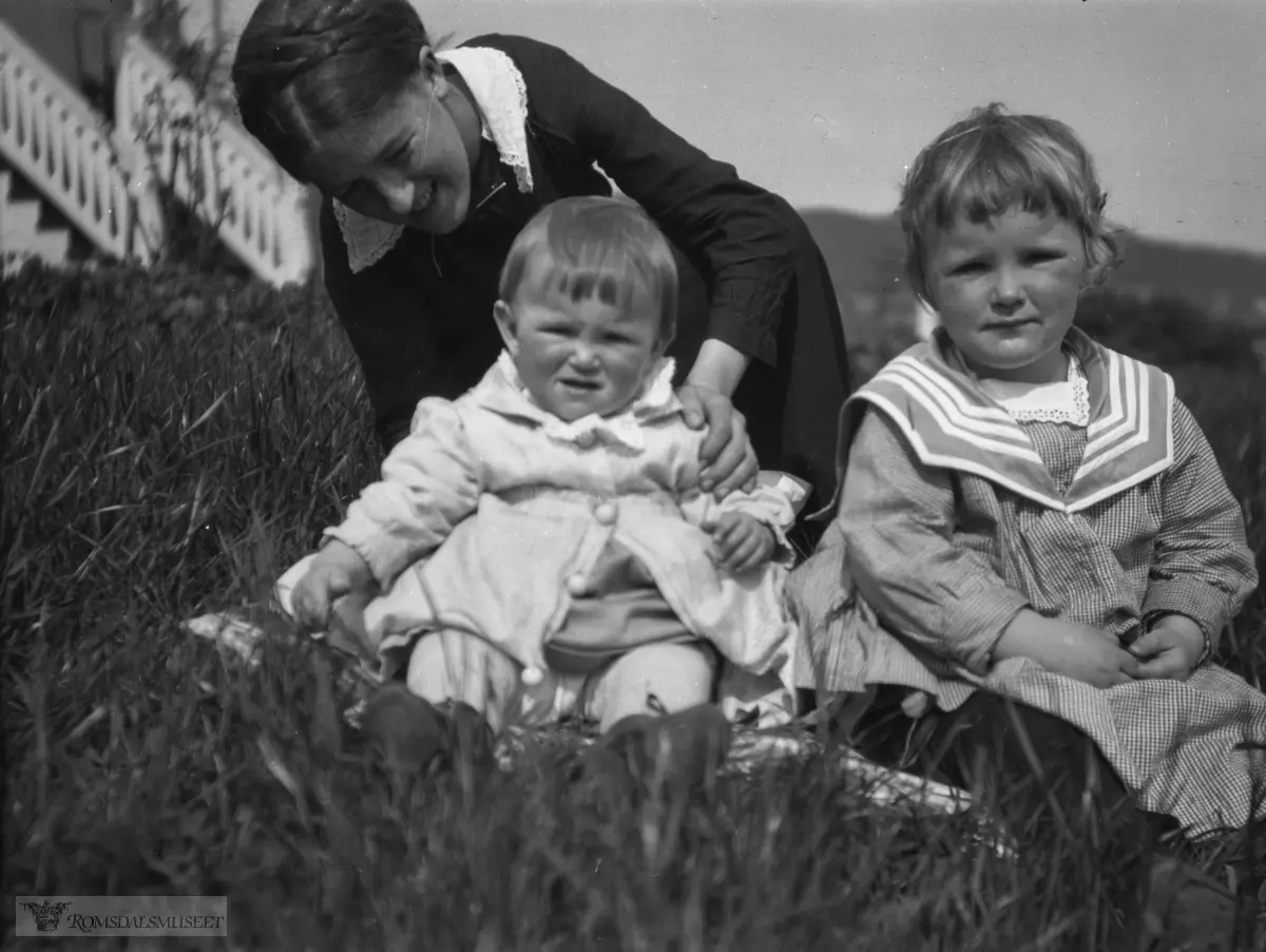 Sandveien 3. Dette huset ble bygd av Lensmann Albert Dessen og senere overtatt av baker Bernhard Schistad deretter Toralf Kildal.