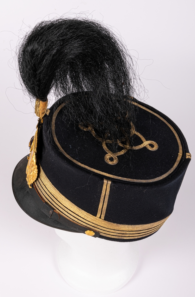 Uniformsmössa till översteuniform.
I ask.