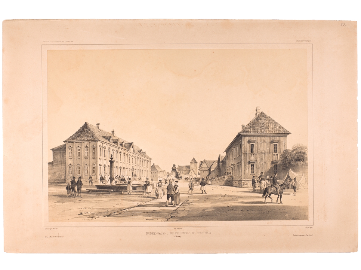 Trondheim. Hovedgaten med Munkegården og menneskefigurer. Domkirken i bakgrunnen.