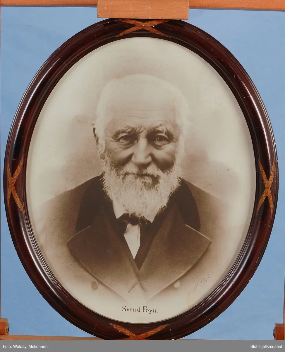 Brystbilde, frontalt av Svend Foyn.