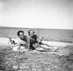 Sandstedt, Erik med fru på badstranden.