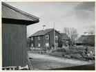 Romfartuna sn, Västerås.
Brunnsby, gårdsbild, 1949.