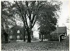 Romfartuna sn, Västerås.
Brunnsby, gårdsbild, 1949.