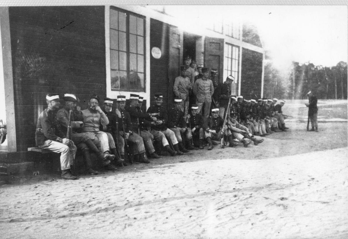 Rast vid mellersta lägerhyddan på södra fältet omkring 1915