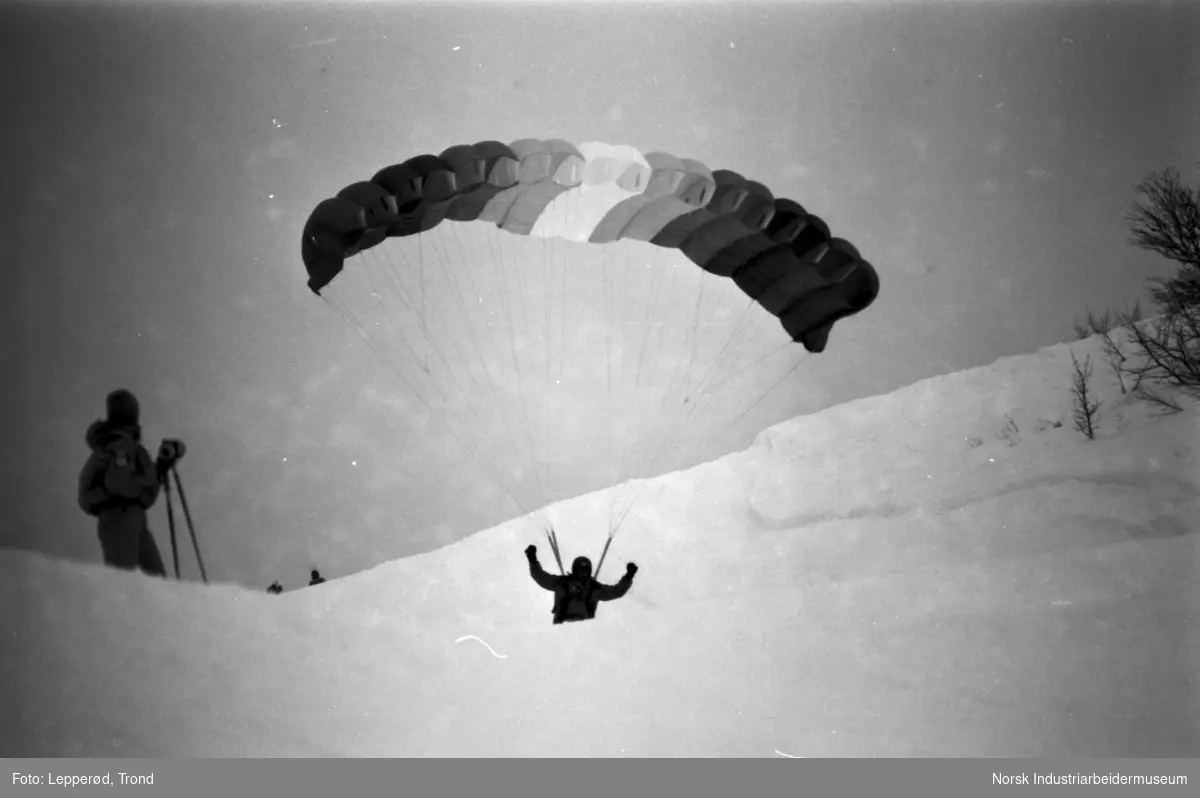 Paragliding i Tinn-fjella.