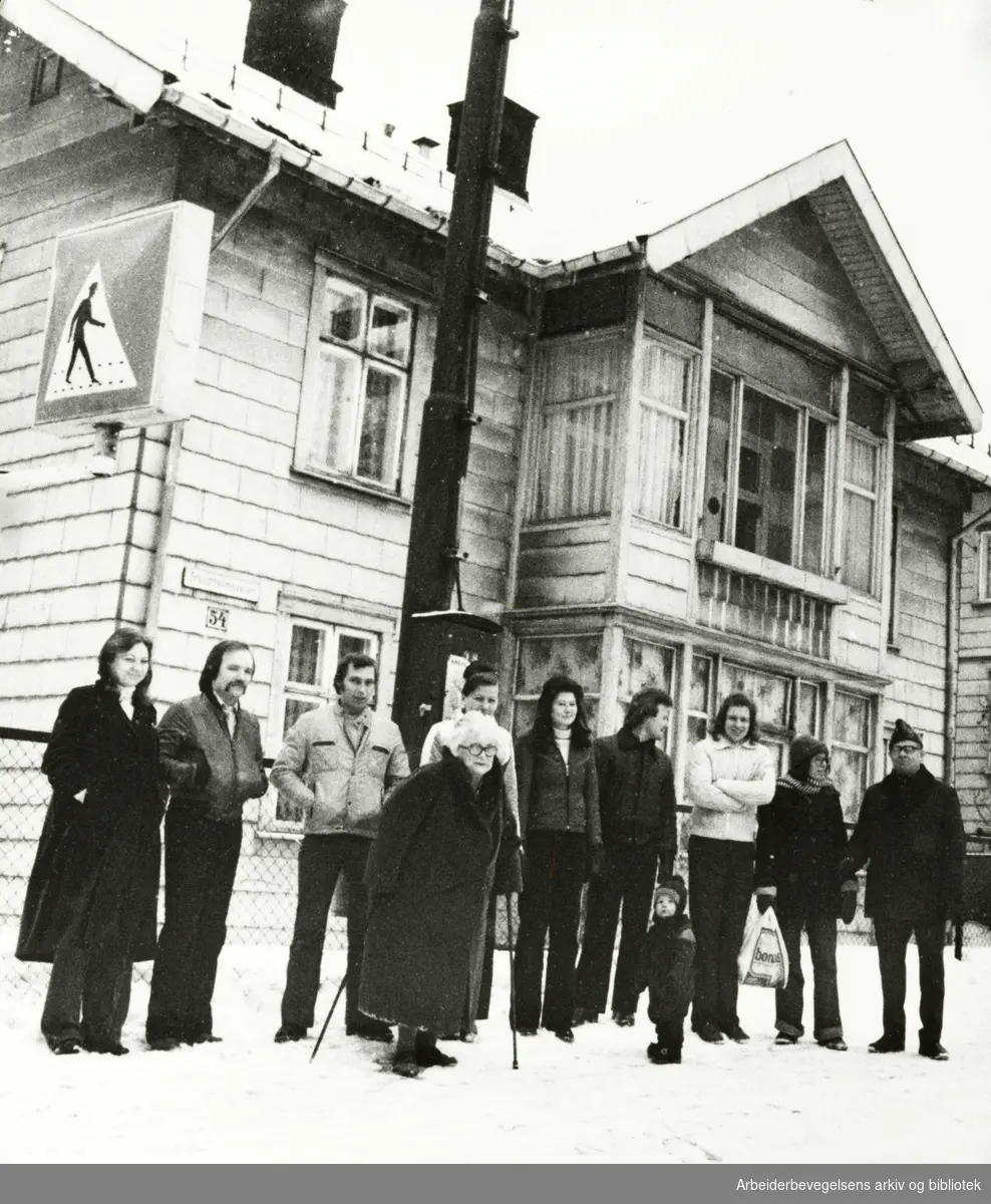 Rodeløkka. Bebyggelsen trues med rivning, men medlemmer av 15 husstander nekter å flytte. Mars 1978