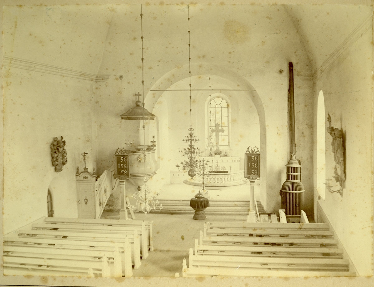 Skultuna sn, Västerås.
Interiör av Skultuna kyrka, mot koret. Före 1904.