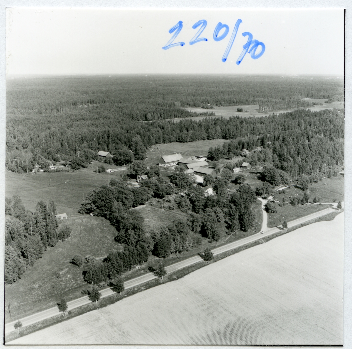 Skultuna sn, Västerås.
Flygfoto över Åkesta, 1970.