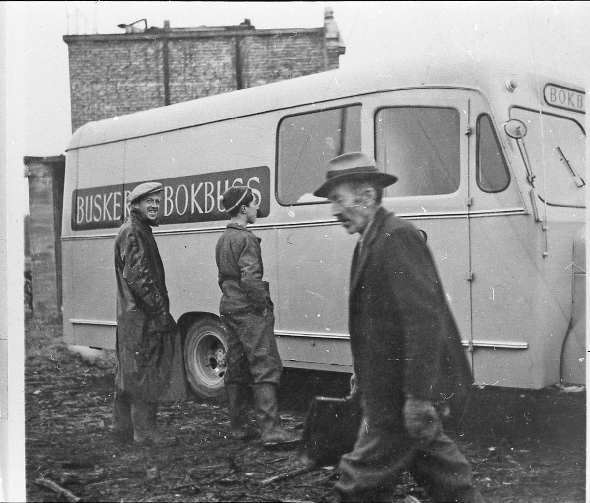 Bokbuss. Den første som gikk i Sigdal. 1952. 