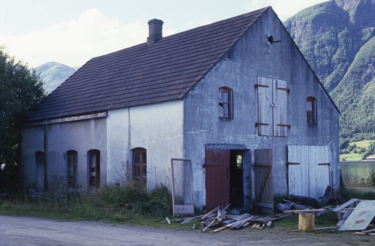 Dokumentasjonsbilder i serie av et gammelt bedriftsområde, Heinrich Schmidt's bedrift i Sykkylven.