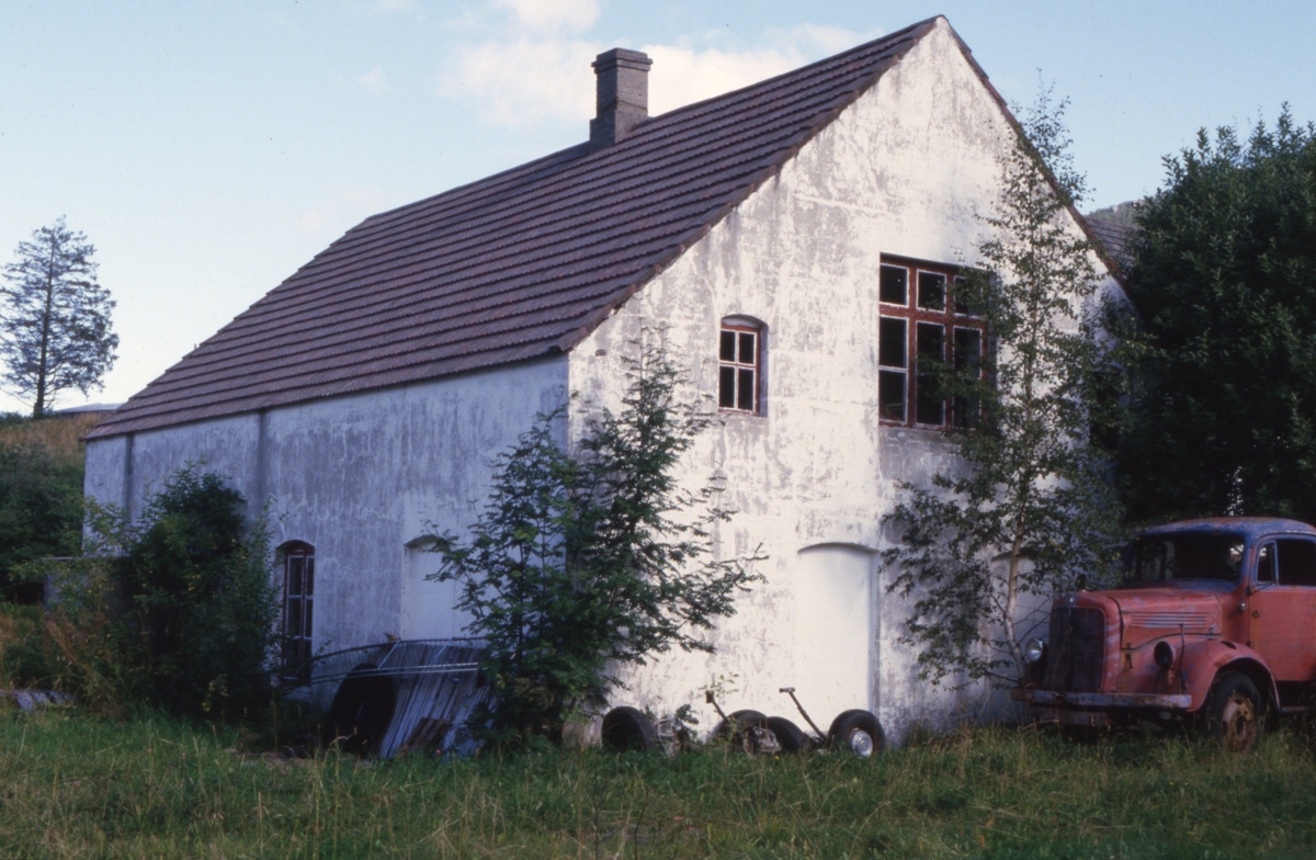 Dokumentasjonsbilder i serie av et gammelt bedriftsområde, Heinrich Schmidt's bedrift i Sykkylven.