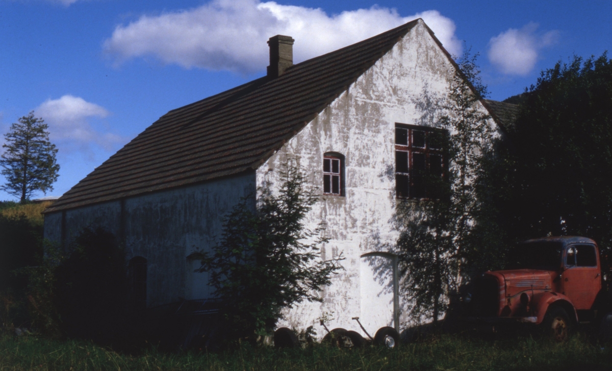 Dokumentasjonsbilder i serie av et gammelt bedriftsområde, Heinrich Schmidt's bedrift i Sykkylven.