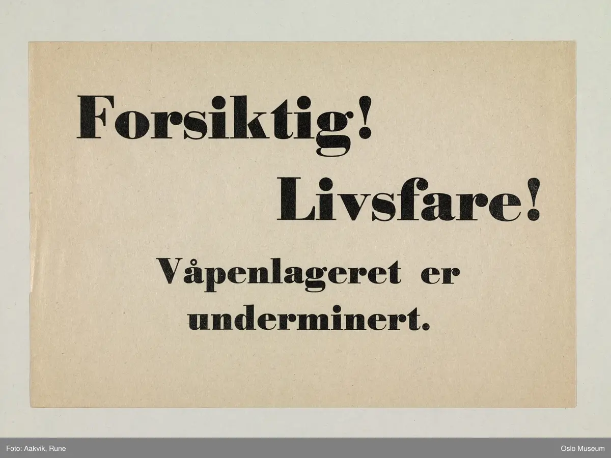 plakater med tekst, A 5 størrelse, for oppslag ved våpendeponi