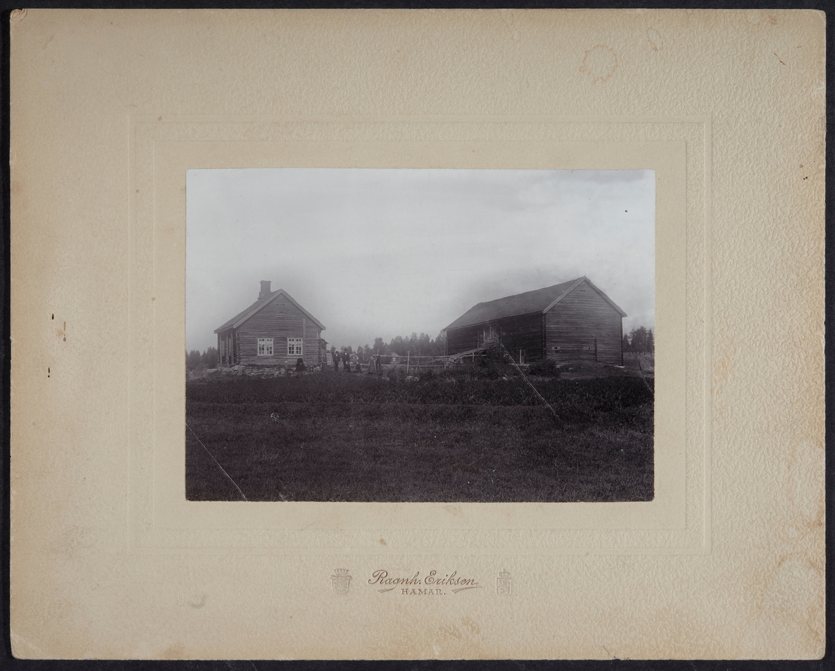 Ødegården, Ottestad. Bruket ble i 1866 kjøpt opp av Lundegård lille, låven revet i 1935, hovedbygningen brant i 1951,